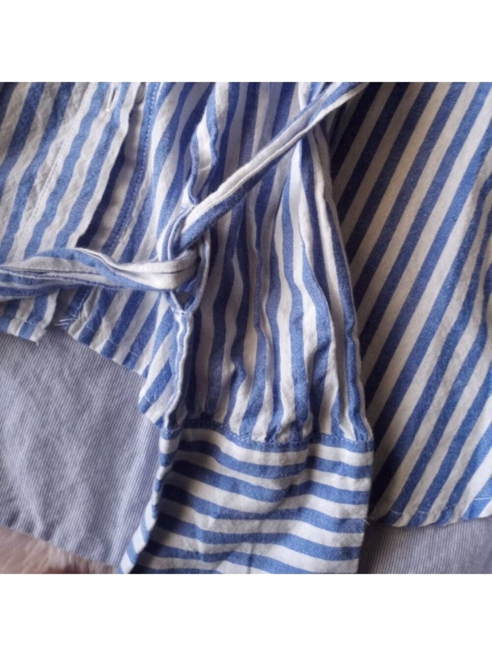 Walter Baker Blue Pinstriped Pattern Top - Picture 8 of 10